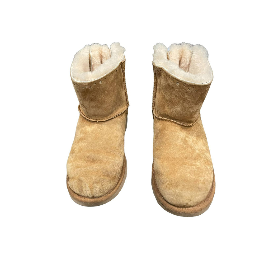 UGG AUSTRALIA BOW BOOTS SIZE 6